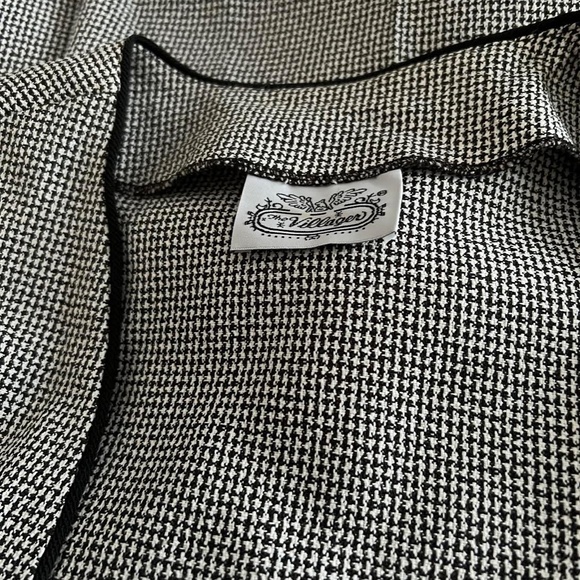 Black and white 2 pcs suit - Picture 3 of 3